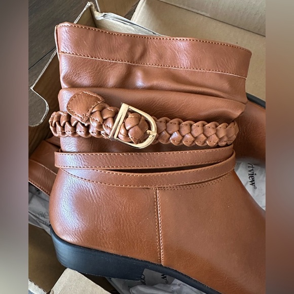 NWT Comfortview Womens 7W Mickey Bootie Short Ankle Boot Winter Shoes Cognac - Picture 9 of 10